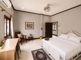 Ban Loom Guesthouse & Weaving Workshop