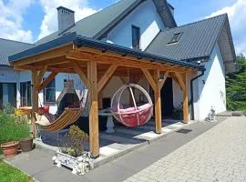 Dom z ogrodem