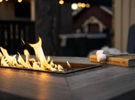 Mavericks Cabin - HotTub, GameRm, Firepit, fenced