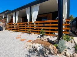 Mobile Homes with Sea View - Green Camp Croatia, Drage, готель у місті Драге