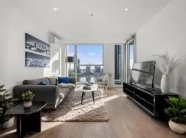 NYE Chic Waterfront 2BR Luxe With Pool, Gym, Parking