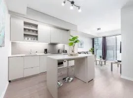 1 BR plus Ent District,MTCC,Jays