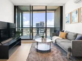 Panoramic City Docklands 2BR Luxury With Pool Gym Parking