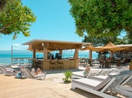 Newquay beach club, хотел в Кавос