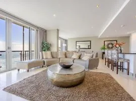 Stunning 10th floor 2-bedroom w Ocean Views- Blouberg