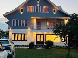 Blume House - 4 BHK Holiday Home with Kitchen & Garden