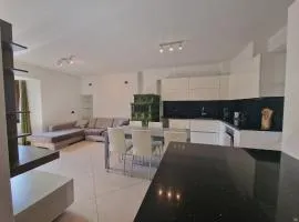 Parravicini Family Suite 3 Bedrooms - By the River & 5 min to Bernina Station