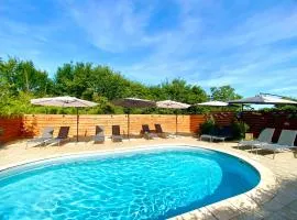 Domaine Ô Clair de Lune - Chambres d'Hôtes et Gîtes à Sarlat - Accès Cité Médiévale 5 minutes à pied - Parking - SPA & Massages en option - Piscine de saison