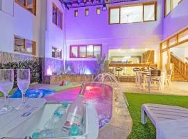 Alojamiento con piscina privada en Medellín MLB by Lets Go