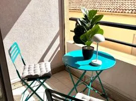 Studio avec balcon 100m de la mer et du port