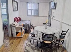 CASA de 2 quartos com 2 ares-condicionados em TORRES-RS - Na mais bela praia Gaúcha - Cozinha - Banheiro - TV smart 32 e Wi-Fi - Estacionamento - Anfitriã Superhost no BnB