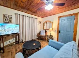 #07 - Lakeview One Bedroom Cottage-Pet Friendly