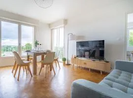 Spacieux 100m 5 ch, Balcon, Tram, Parking gratuit