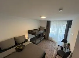 City Hub Room 24 - mit Balkon - Coffee for free -