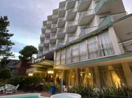 Hotel Monaco - parcheggio e piscina, hotel in Milano Marittima