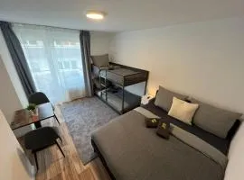 City Hub Room 26 - mit Balkon - Coffee for free -