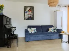 Miriam Piano Apartment with Parking - Kraków Borkowska
