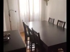 Habitación privada en espacioso apartamento
