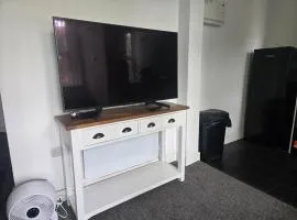 One bedroom Apartment in City Centre - Intercom Entry with Video