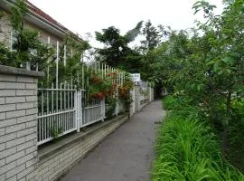 Apple guesthouse