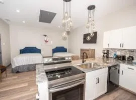 Spacious Studio with 2 queen beds B