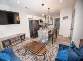 Spacious 2 bedroom Unit 4 beds sleeps 6 , D
