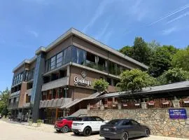 HotelRestaurant Gështenja
