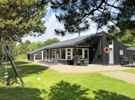 12 person holiday home in Fanø-By Traum