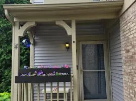 2-bedroom apartment in tranquil Indianapolis with AC comfort