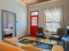 Bietjie Sjiek Charming Kleinmond Coastal Escape