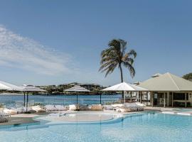 Novotel Sunshine Coast Resort، فندق في توين ووترز