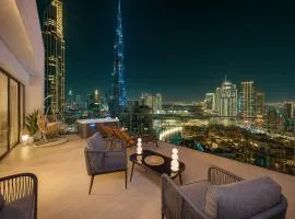 Luxury Downtown 2 Bedroom Apartment with amazing Burj and Fountain Views and Private Jacuzzi on a large Terrace