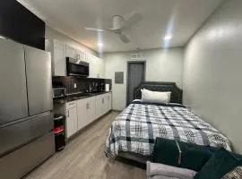 Mini Studio Apartment 15 mins from downtown