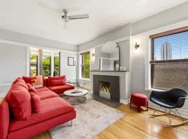 Steps to the Lakefront! This Uptown Beauty is Everything You Need for a Perfect Chicago Getaway condo