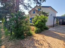 3 Bedroom Cozy Home In Peroj