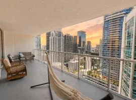 4 bed full condo in Miami with skyline & sea view