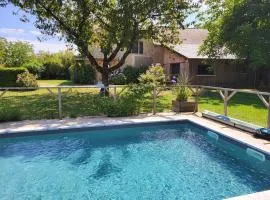 Maison en pierre avec jardin et piscine privée 8 personnes