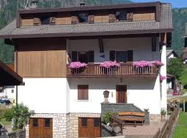 Dolomites Apartment Finestra sul Civetta