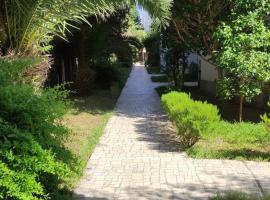 Comfortable Apartment Near Beach & Marina, hotel a Yasmine