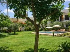 White Family Villa - Private Pool - AC - Very Big Garden - 5 bedrooms - 5- Min Walk to Beach