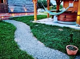 Wood & Hills Heritage Retreat with Private Spa