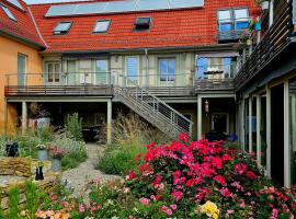 Wohnen im Dreiseitenhof mit Galerieschlafzimmer, hotel i Neudietendorf