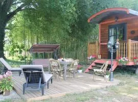 roulotte de charme avec jacuzzi privé