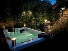 Spa privatif et séjour tout inclus pour 6 proche du Canal du Midi - Maison de charme