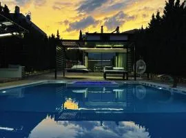 Private Pool House for 6 by Olivujoj