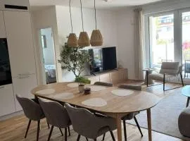 Luxury 4-room Apt with Balcony I Prime Location I Kitchen I Netflix I Free Parking I 106 m2