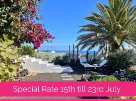 Full Relaxation - Private Villa - Sea View - Stunning Garden - 2 Terraces - 2 Bedrooms - Wifi - Parking - Washing Machine