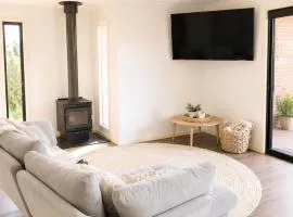 Modern family beach escape, easy walk to beach