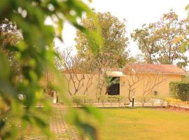 Nehamrit Farms - Boutique Farmstay at Malshej Ghat, hotell i Murbād