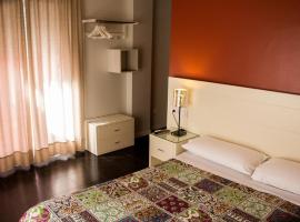 Hostal San Vicente II, homestay in Seville